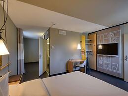 ibis Zurich City West