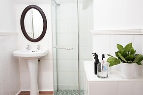 River Manor Boutique Hotel