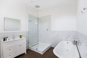 River Manor Boutique Hotel