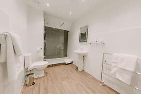 Cwrt Bleddyn Hotel & Spa