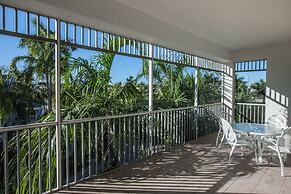 Olde Marco Island Inn and Suites