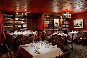 Olde Marco Island Inn and Suites