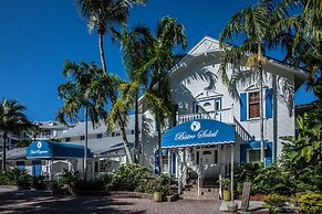 Olde Marco Island Inn and Suites