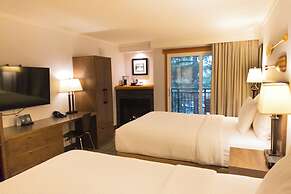 Pyramid Lake Lodge