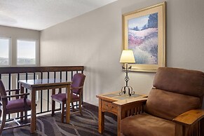 Super 8 by Wyndham Lewistown