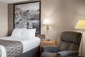 Super 8 by Wyndham Lewistown