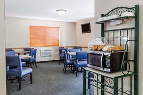 Super 8 by Wyndham Lewistown