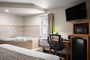 Super 8 by Wyndham Lewistown