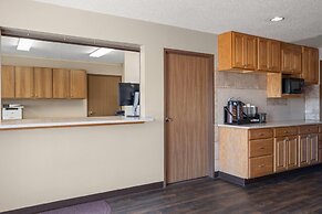 Super 8 by Wyndham Lewistown