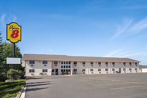 Super 8 by Wyndham Lewistown