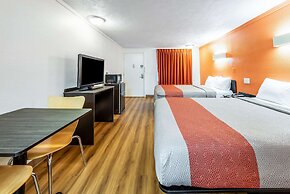 Motel 6 Mansfield, OH