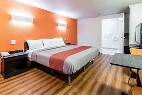 Motel 6 Mansfield, OH