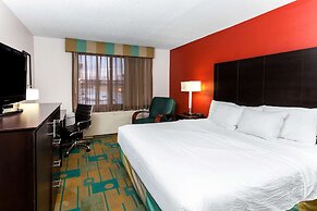 La Quinta Inn & Suites by Wyndham Milwaukee Bayshore Area