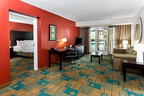 La Quinta Inn & Suites by Wyndham Milwaukee Bayshore Area