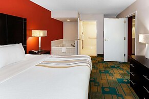 La Quinta Inn & Suites by Wyndham Milwaukee Bayshore Area