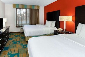 La Quinta Inn & Suites by Wyndham Milwaukee Bayshore Area