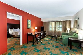 La Quinta Inn & Suites by Wyndham Milwaukee Bayshore Area