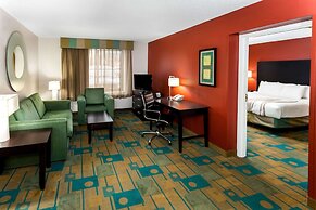 La Quinta Inn & Suites by Wyndham Milwaukee Bayshore Area