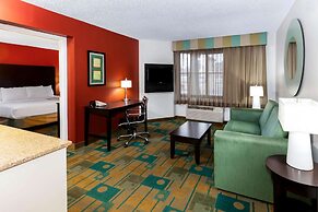 La Quinta Inn & Suites by Wyndham Milwaukee Bayshore Area