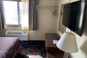 Super 8 by Wyndham Boonville