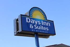 Days Inn & Suites by Wyndham Springfield on I-44