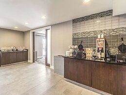 La Quinta Inn & Suites by Wyndham Cleveland - Airport North