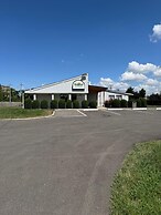 Budgetel Inn & Suites