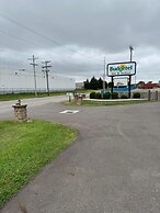 Budgetel Inn & Suites