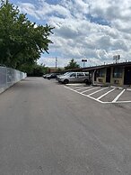 Budgetel Inn & Suites