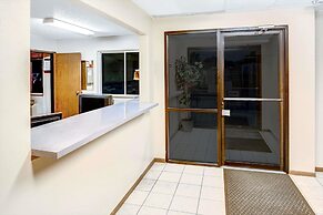 Super 8 by Wyndham Blair