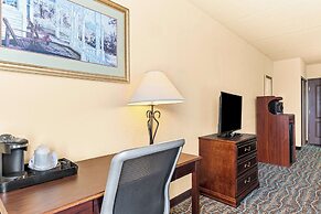 Best Western Holiday Manor