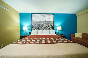Super 8 by Wyndham Wichita Airport