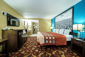Super 8 by Wyndham Wichita Airport