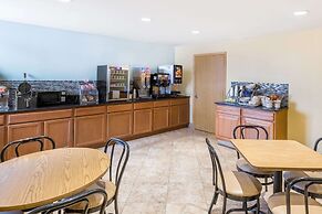 Super 8 by Wyndham Wichita Airport