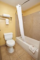 Super 8 by Wyndham Wichita Airport