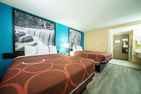 Super 8 by Wyndham Wichita Airport