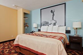 Super 8 by Wyndham Wichita Airport