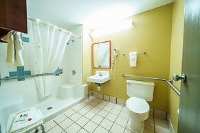 Super 8 by Wyndham Wichita Airport