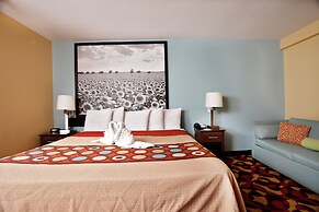 Super 8 by Wyndham Wichita Airport