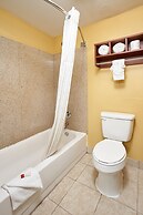 Super 8 by Wyndham Wichita Airport