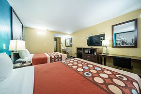 Super 8 by Wyndham Wichita Airport