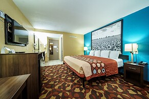 Super 8 by Wyndham Wichita Airport