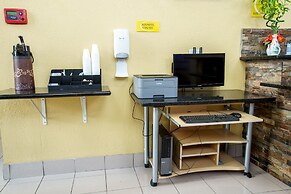 Super 8 by Wyndham Wichita Airport