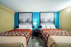 Super 8 by Wyndham Wichita Airport