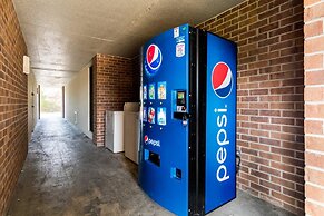 Econo Lodge Inn & Suites Conference Center