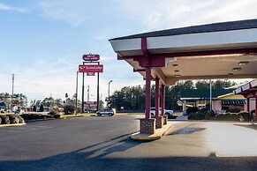 Econo Lodge Inn & Suites Conference Center