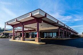 Econo Lodge Inn & Suites Conference Center