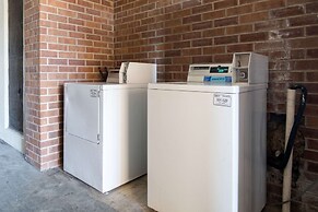 Econo Lodge Inn & Suites Conference Center