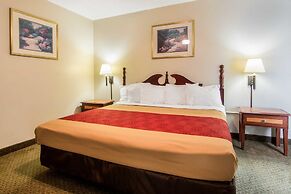 Econo Lodge Inn & Suites Conference Center