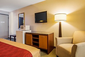 Econo Lodge Inn & Suites Conference Center